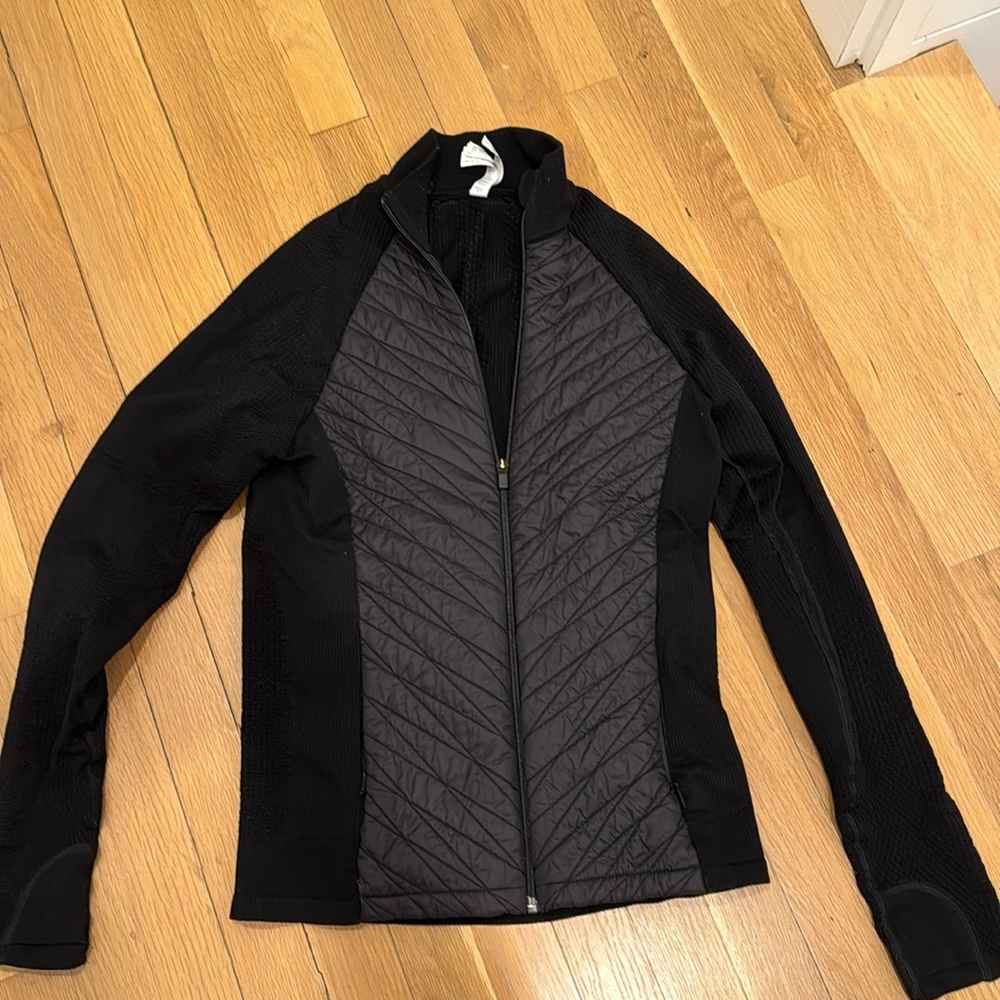 Athleta women’s black zip up jacket mixed media, warm, exc. condition.